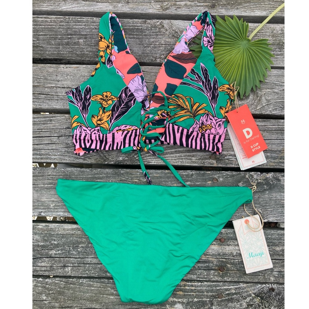 MAAJI Set - D Cup Allure 4-Way Bikini Top and Flirt Signature Bottom - S - Picture 7 of 16